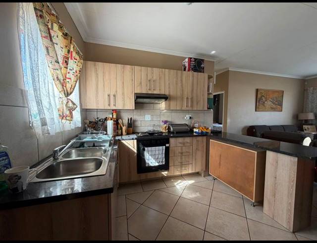 2 BEDROOM TOWNHOUSE FOR SALE IN RIVERSDALE